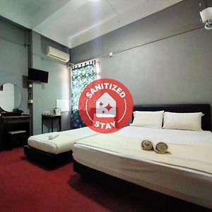 Spot On 89994 Rz Gold Hotel